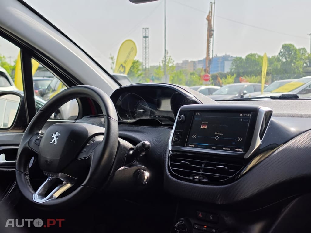 Peugeot 208 1.2 PureTech Signature