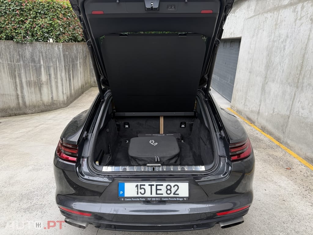 Porsche Panamera 4 E-Hybrid Platinum Edition