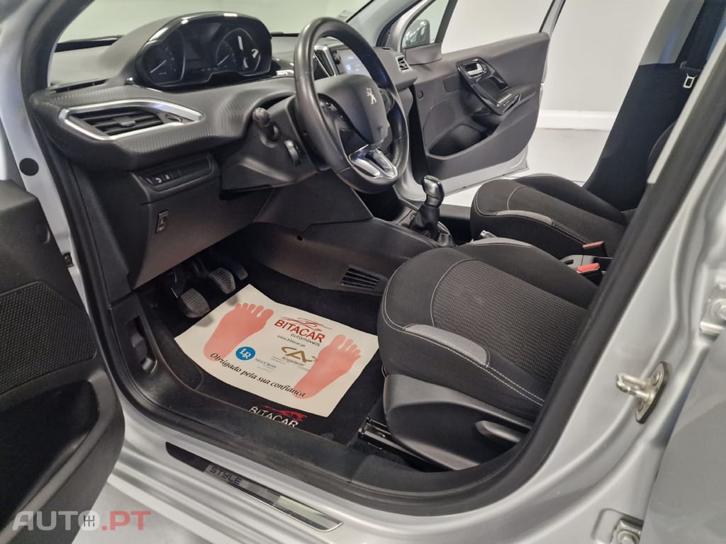 Peugeot 208 1.2 STYLE