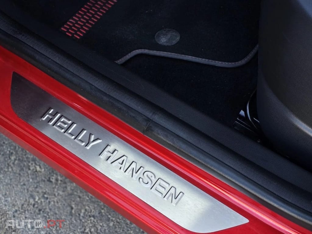 Renault Captur 1.2 TCE HELLY HANSEN (EDC)