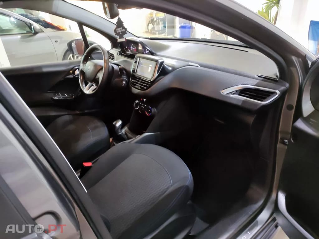Peugeot 208 1.2 PureTech Signature