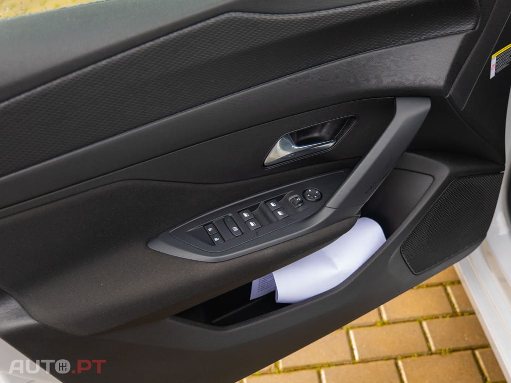 Peugeot 308 1.6 Hybrid Allure e-EAT8