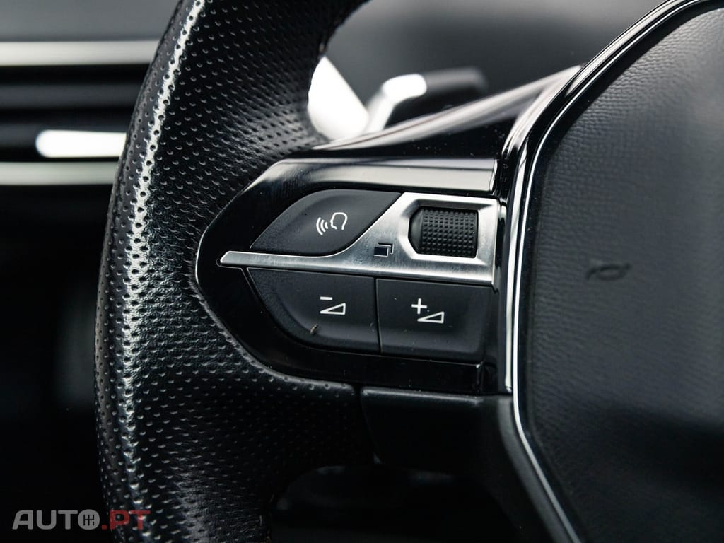 Peugeot 3008 1.6 Hybrid Allure Pack e-EAT8