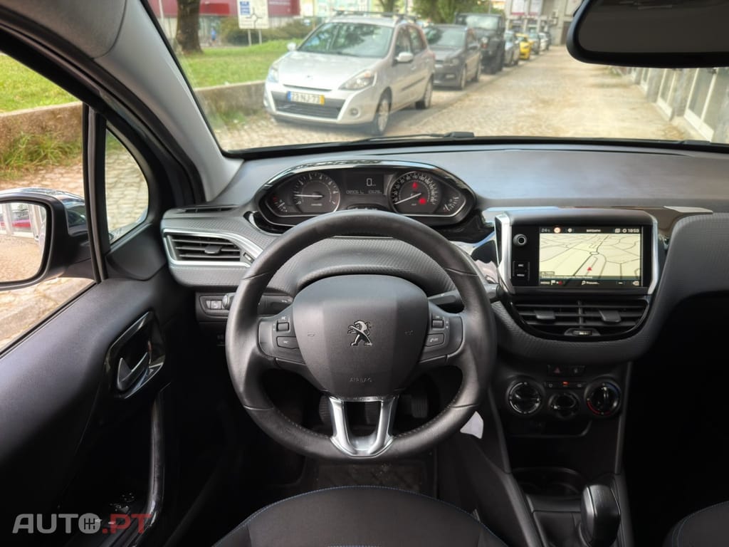 Peugeot 208 1.2 PureTech Signature