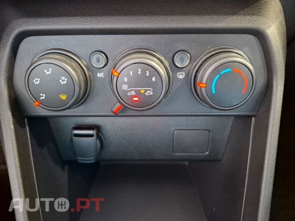 Dacia Sandero ECO-G 100 Bi-Fuel Expression — fotografia 21