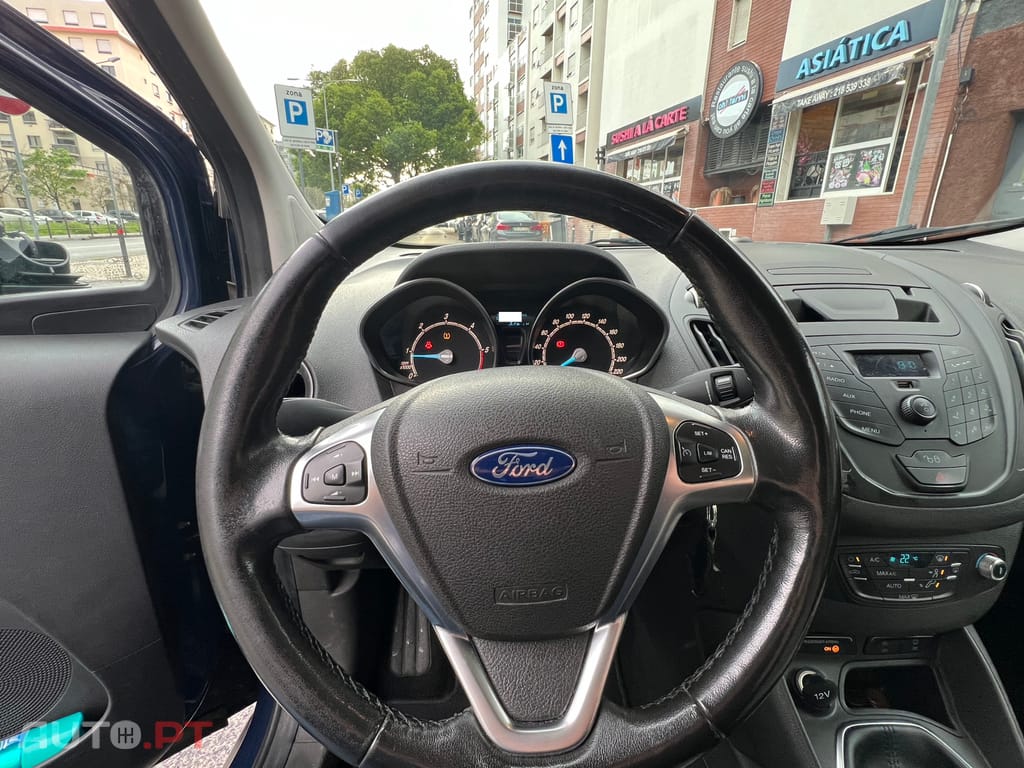 Ford Tourneo Courier MPV 1.5 TDCi