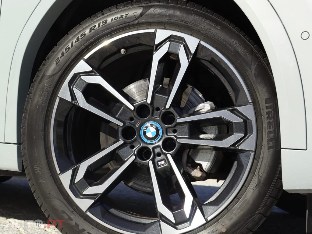 BMW iX2 eDrive20 Pack Desportivo M