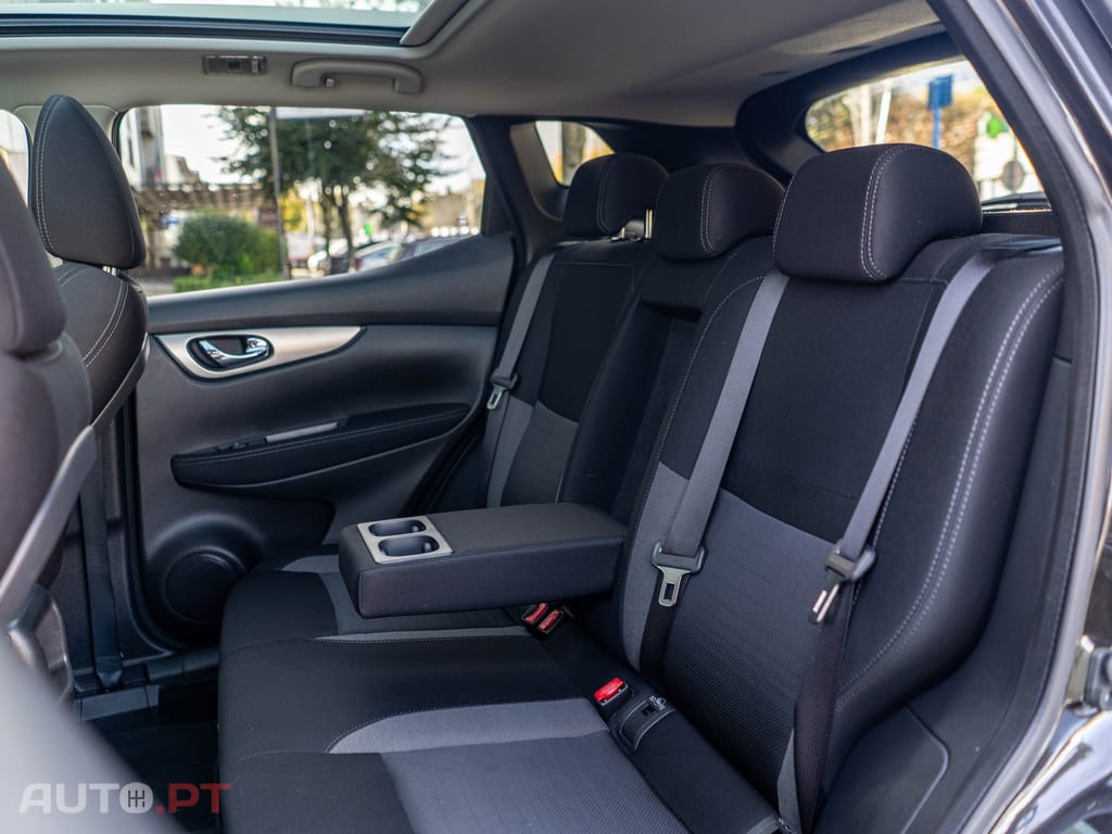 Nissan Qashqai 1.2 DIG-T N-Connecta 18