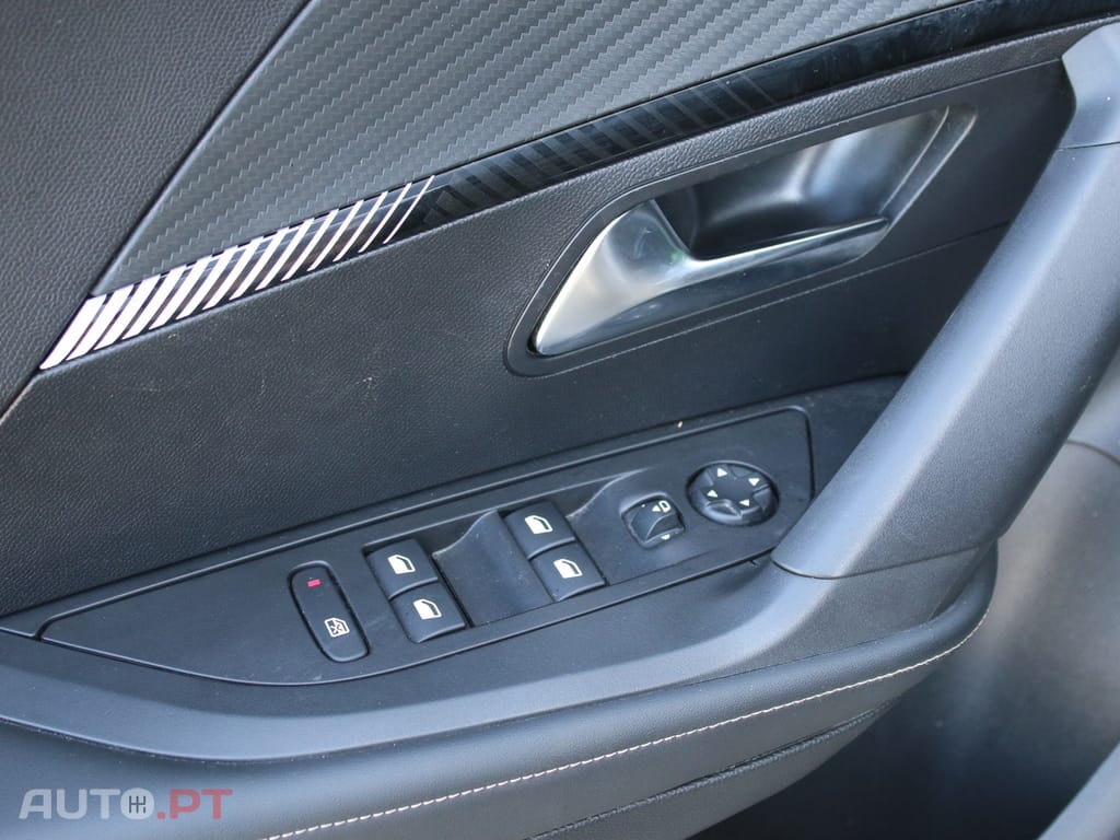 Peugeot 2008 1.2 PureTech Allure
