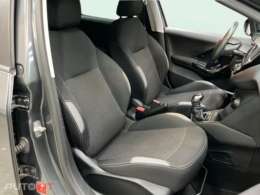 Peugeot 208 1.2 VTi Style