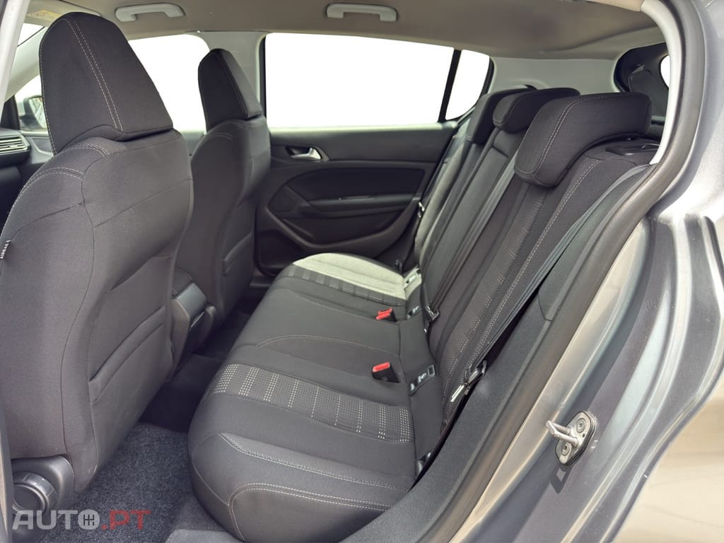 Peugeot 308 1.2 PureTech Allure J17
