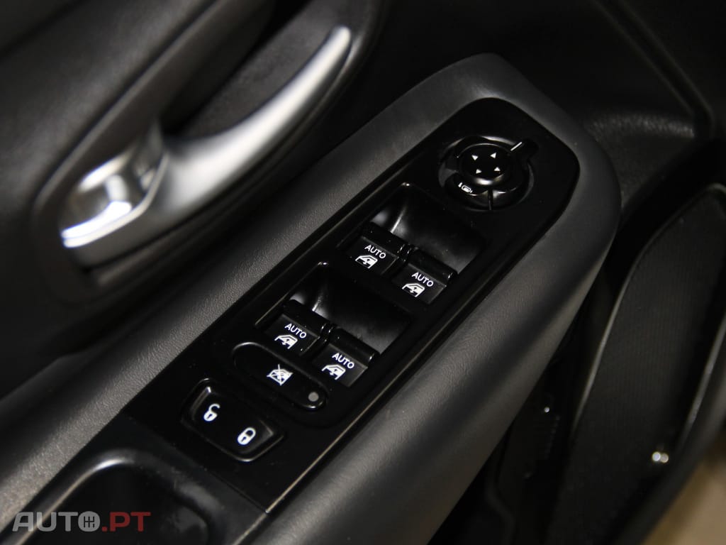 Jeep Renegade 1.6 MJD Night Eagle