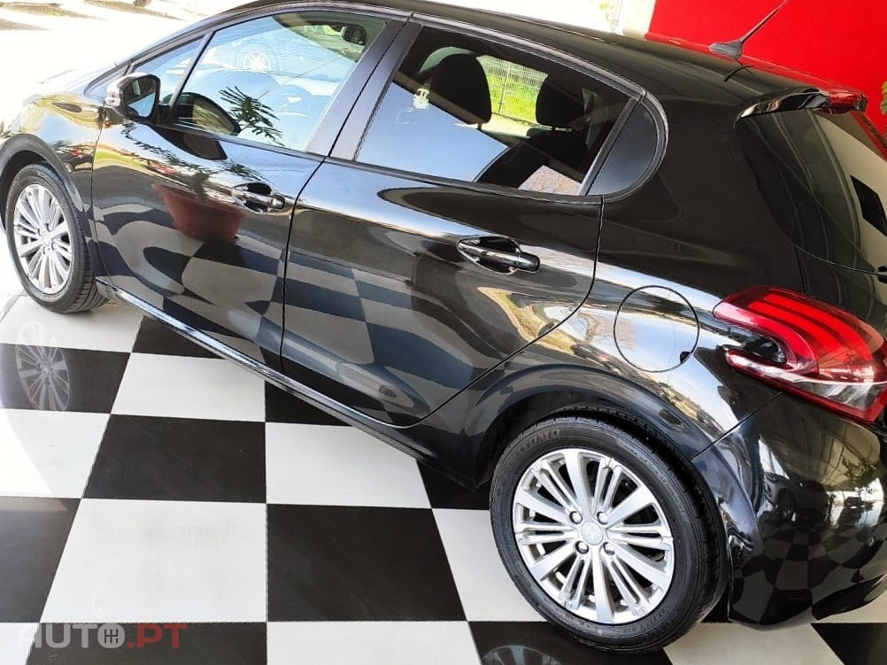 Peugeot 208 1.6 BlueHDi Style