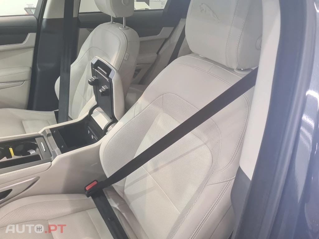 Jaguar F-Pace 2.0 P400e AWD SE