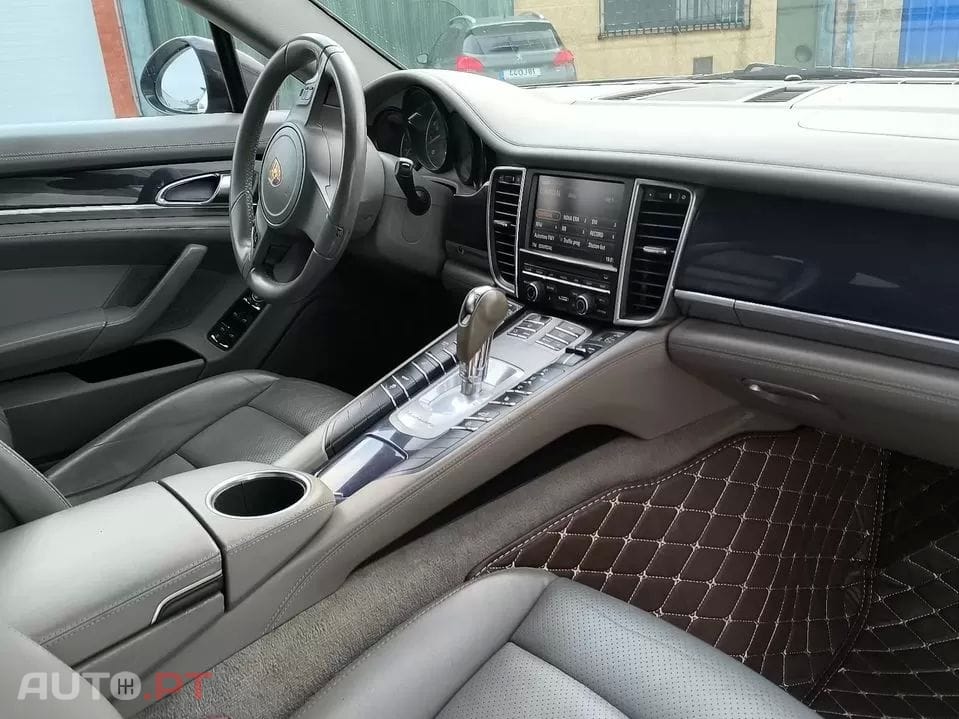 Porsche Panamera 4 Platinum Edition PDK