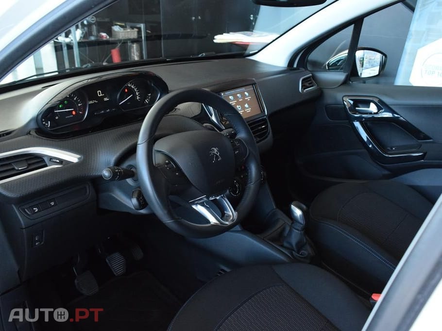 Peugeot 208 1.2 PureTech Signature