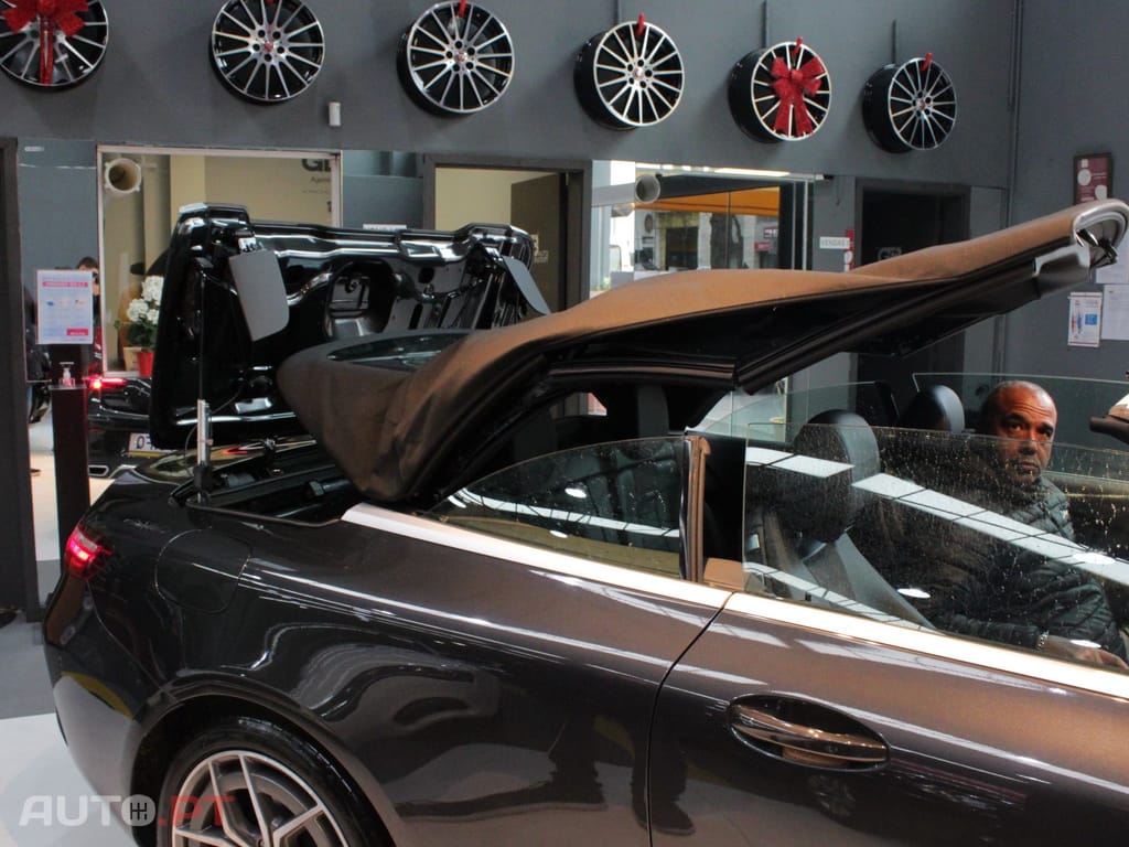 Mercedes-Benz E 220 AMG LINE