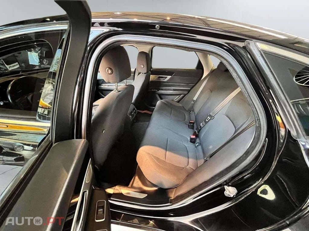 Jaguar XF 2.0d PRESTIGE