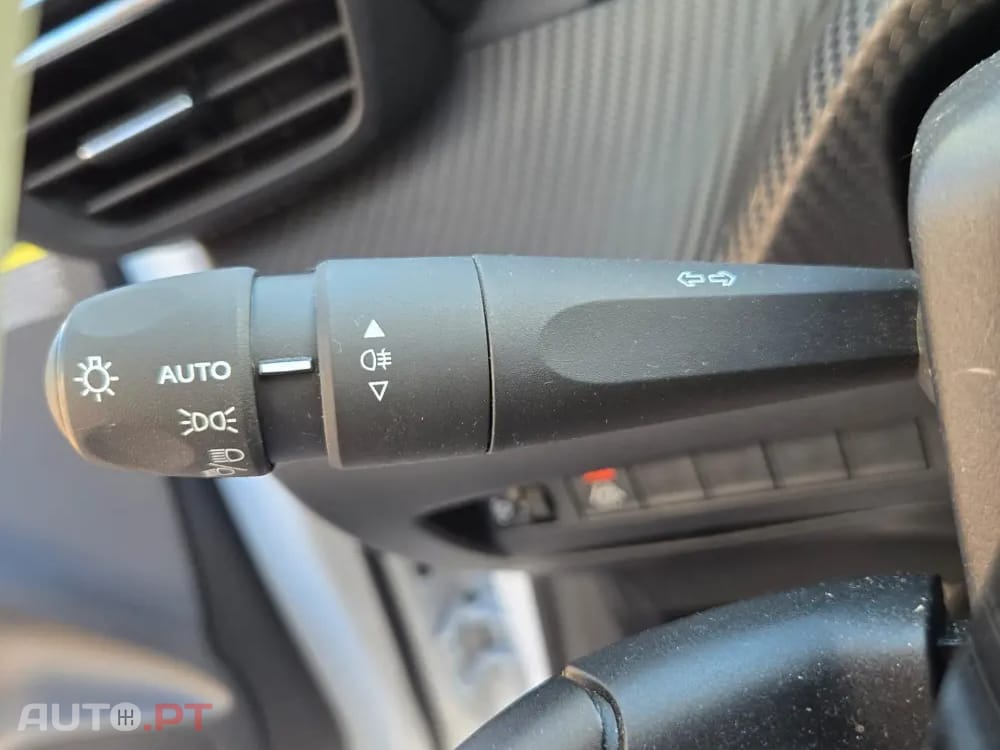 Peugeot E-208 50 kWh Allure ( COMERCIAL )