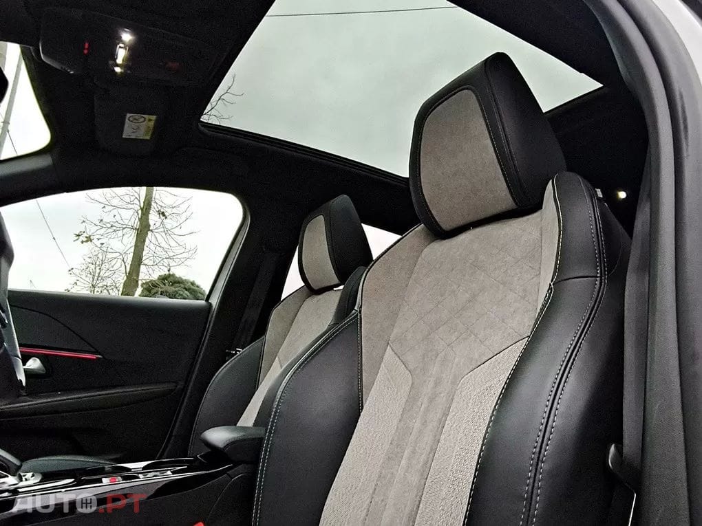 Peugeot E-208 50 kWh GT Pack