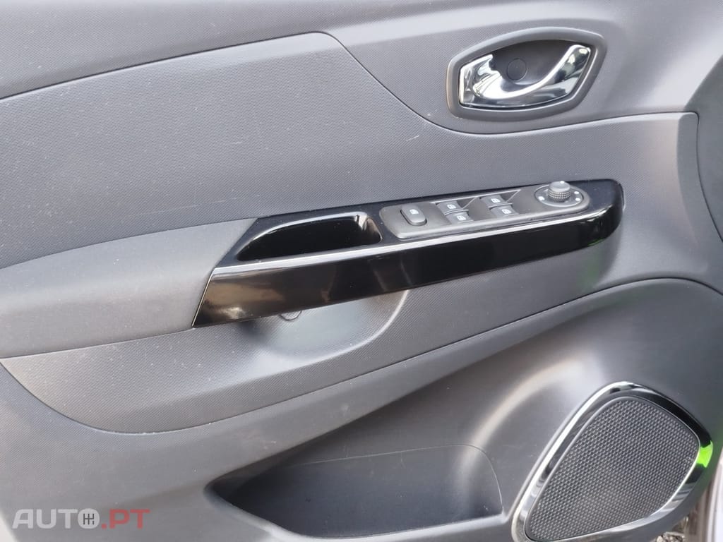 Renault Captur TCe 120 EDC Dynamique — fotografia 8