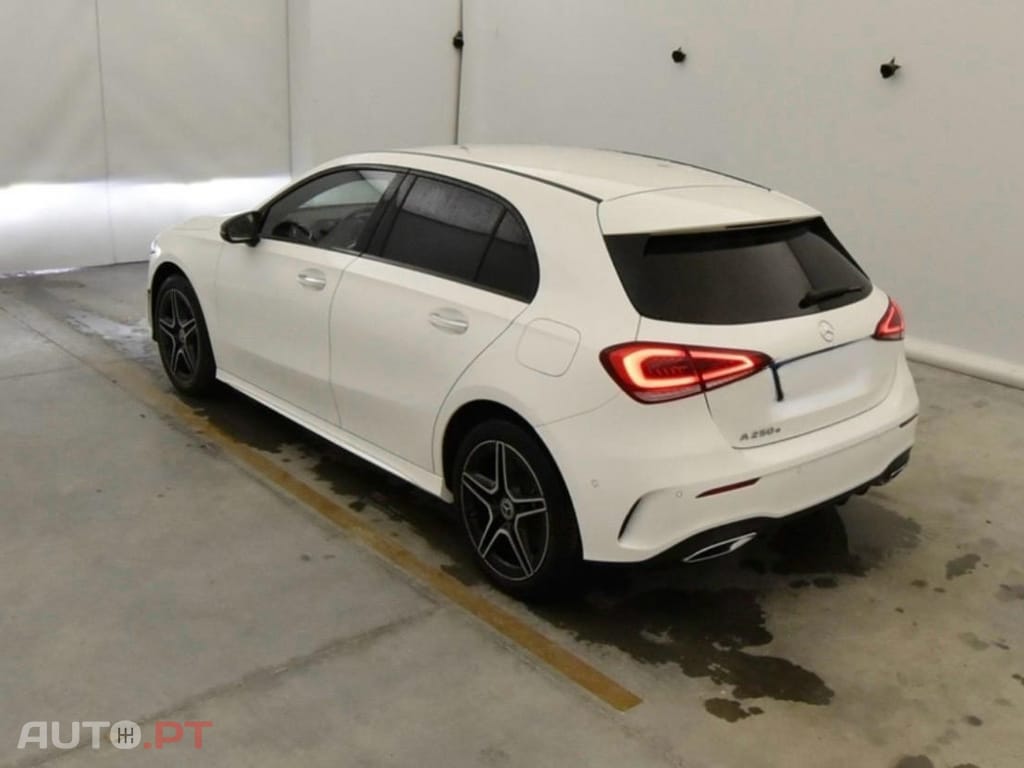 Mercedes-Benz A 250 e AMG Line