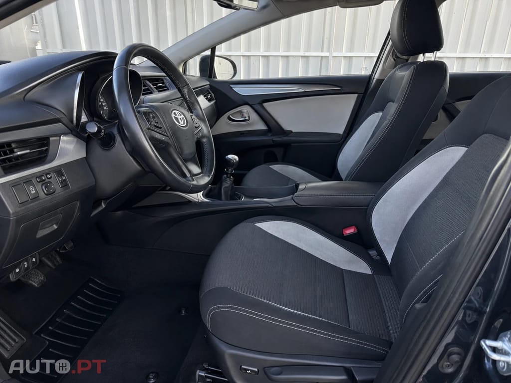 Toyota Avensis Touring Sports 1.6 D-4D Exclusive
