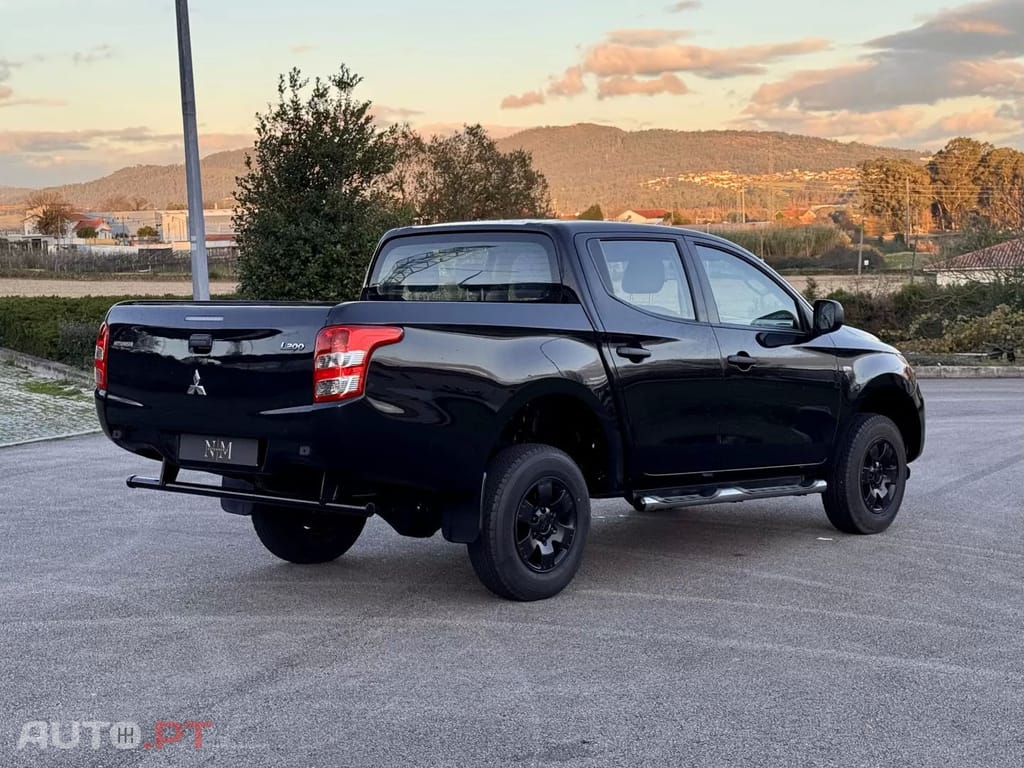 Mitsubishi L200  2.4 DI-D CD Invite 2WD