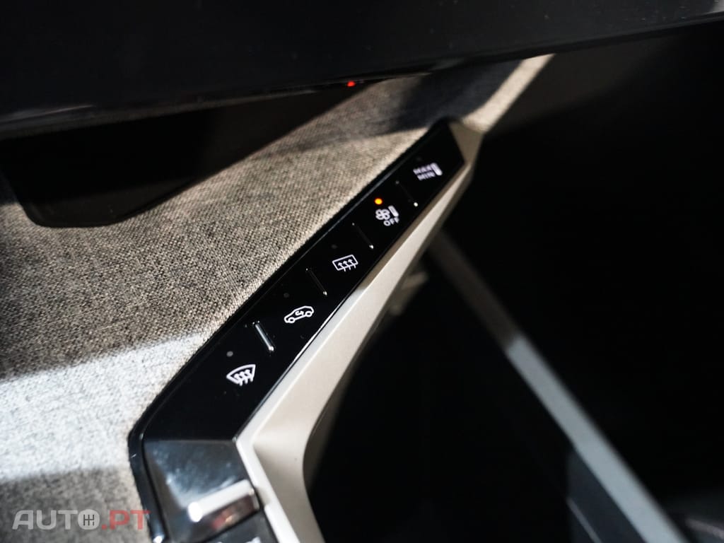 Peugeot 3008 1.2 Hybrid Allure e-DCS6