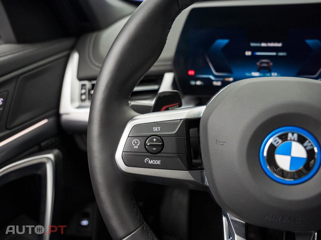 BMW iX1 eDrive20 Pack Desportivo M