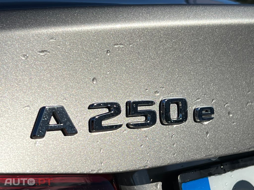 Mercedes-Benz A 250 e 8G-DCT AMG Line