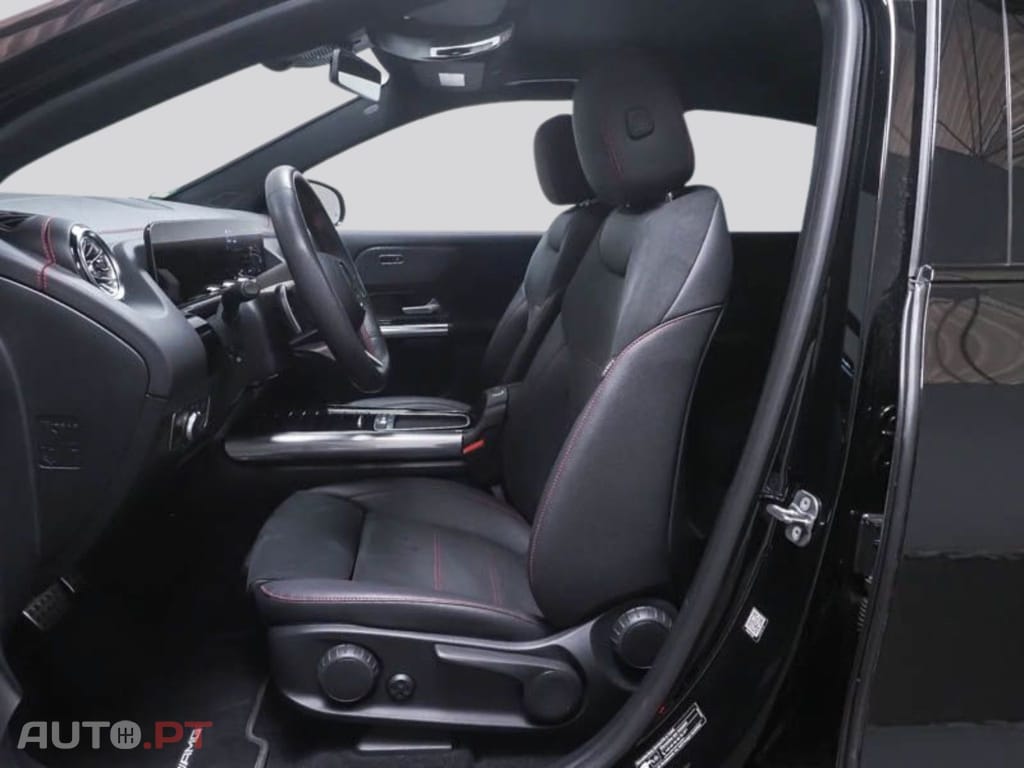 Mercedes-Benz EQA I.V.A DEDUTIVEL 300 4M AMG-Sport 