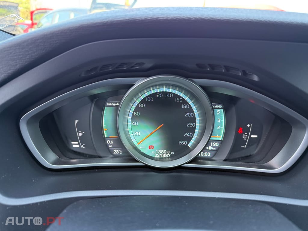 Volvo V40 2.0 D2 R-Design