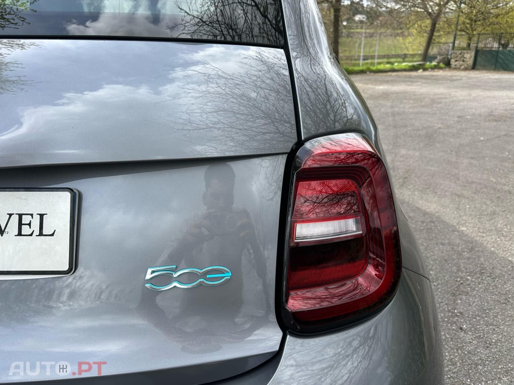 Fiat 500e 23kWh 95cv (RED)