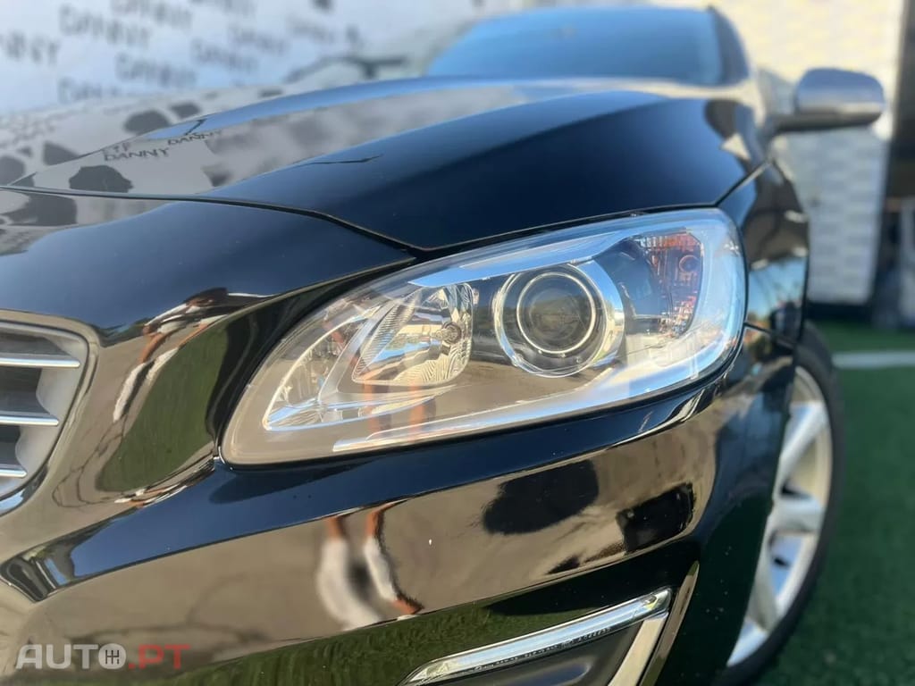 Volvo V60 2.0 D2 R-Design