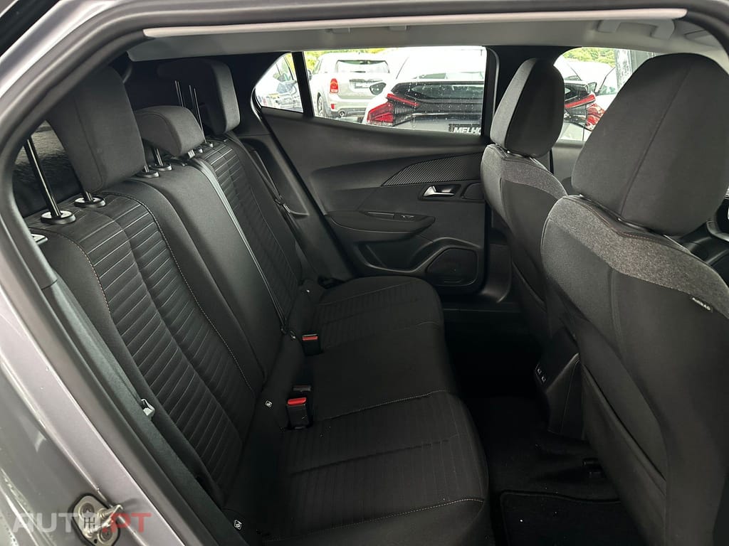 Peugeot E-2008 50 kWh Active Pack