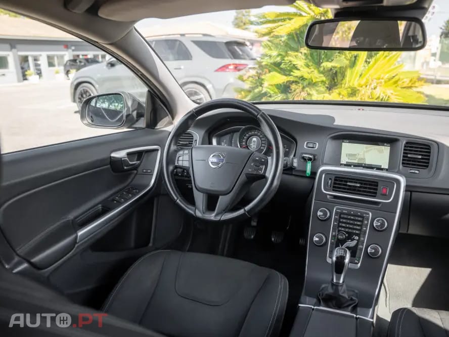 Volvo V60 2.0 D2 Momentum
