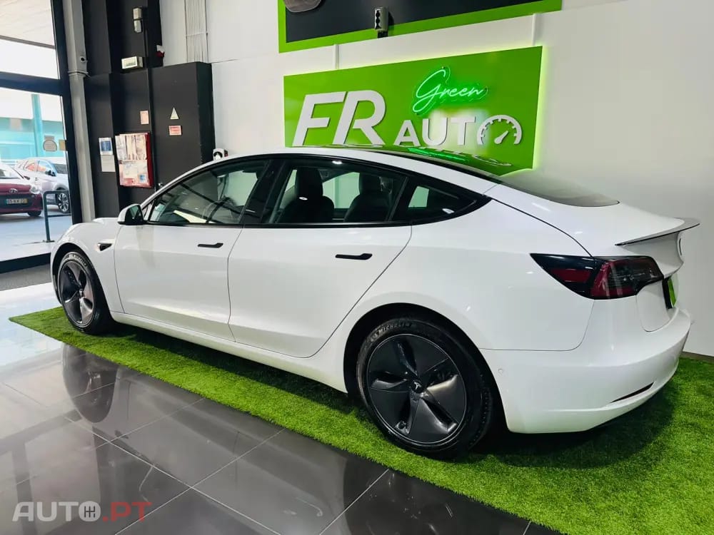 Tesla Model 3 Standard Range Plus RWD