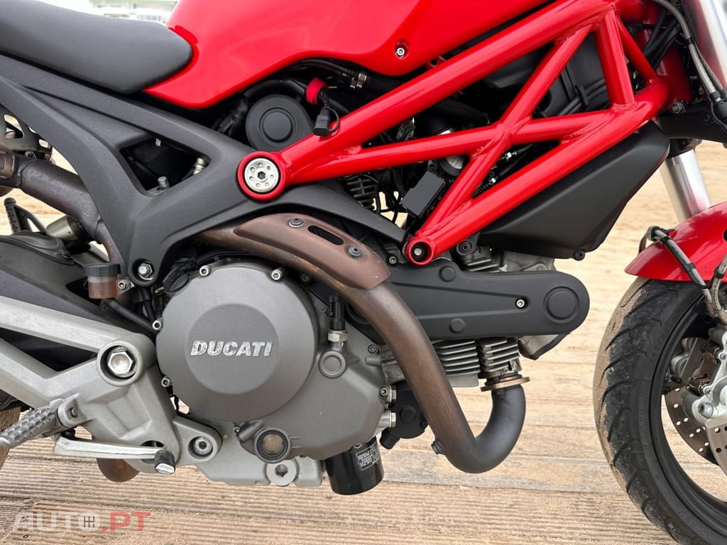Ducati Monster 696