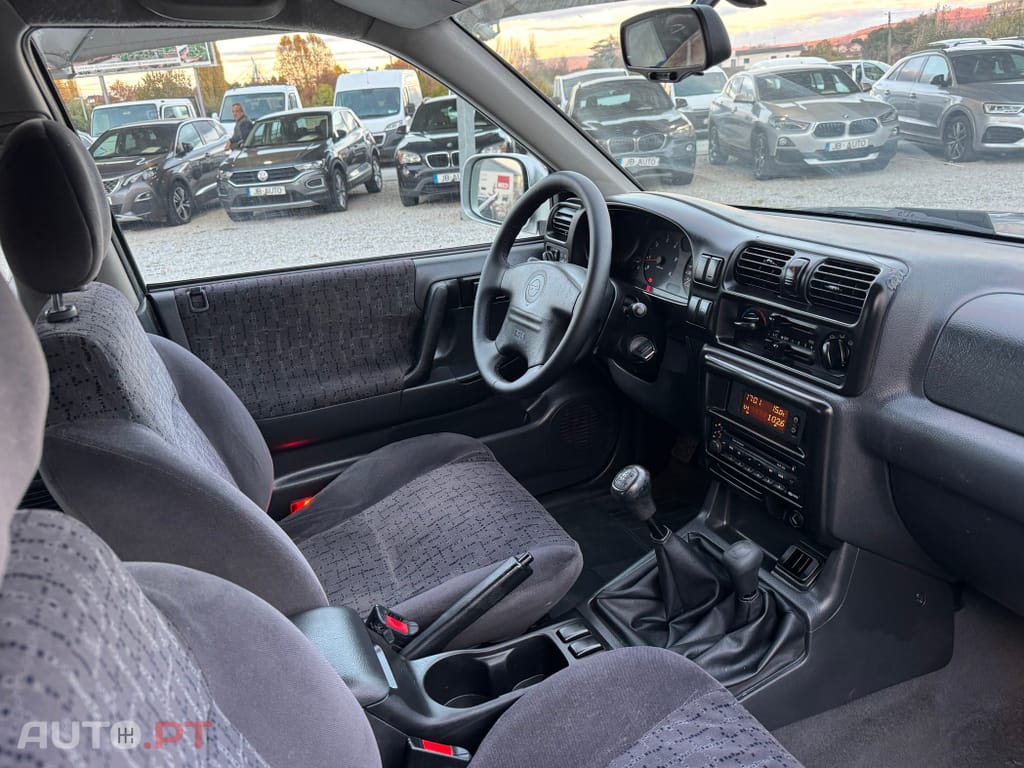 Opel Frontera 2.2 DTi Sport