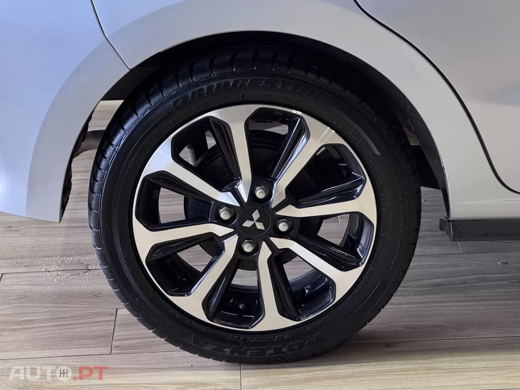 Mitsubishi Space Star 1.2 Intense Connect Edition