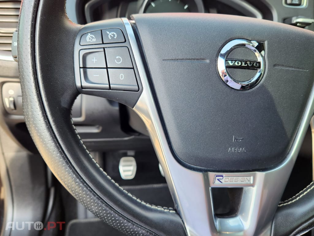 Volvo V40 2.0 D3 R-Design
