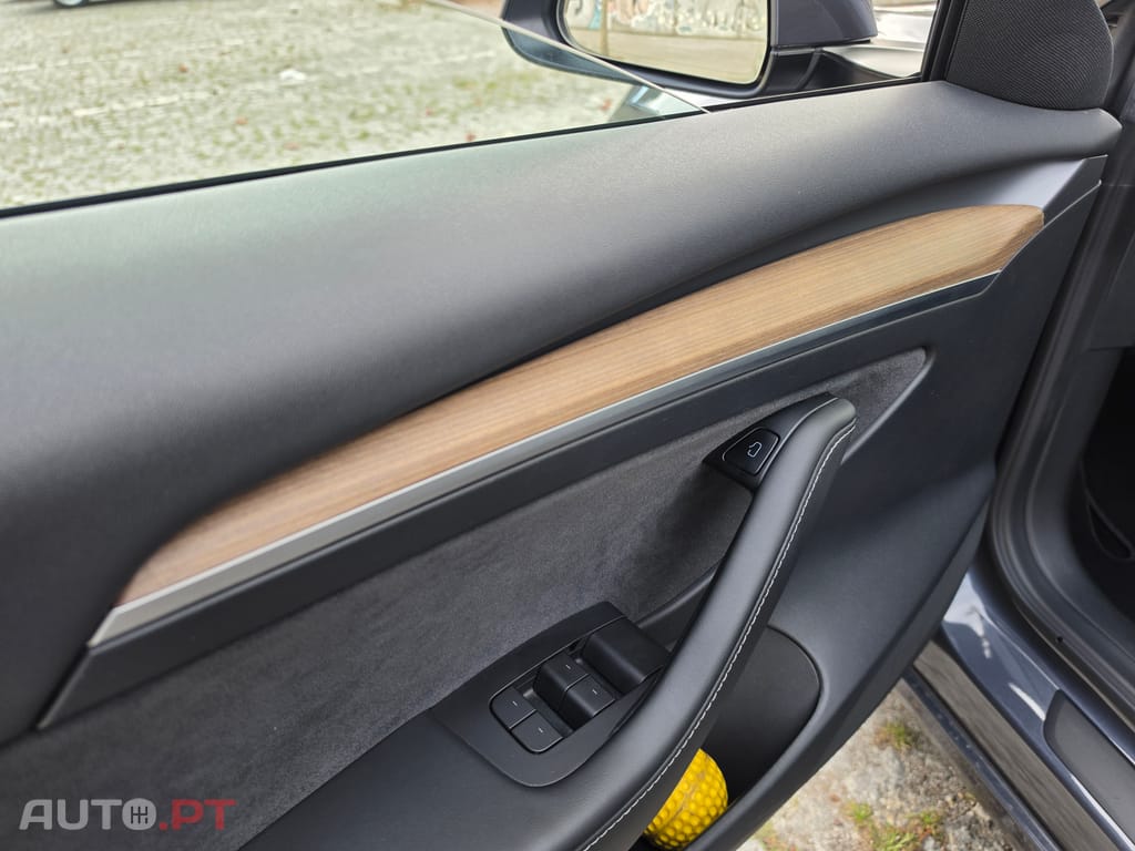 Tesla Model 3 SR Plus