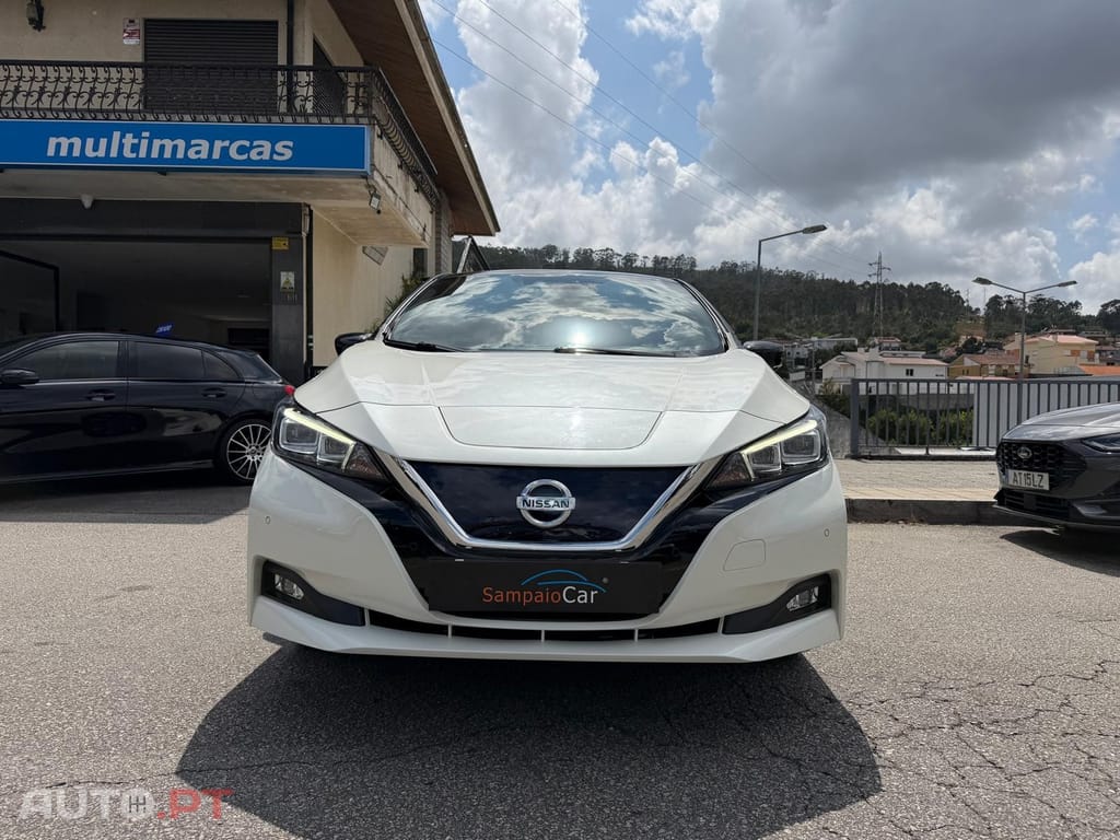 Nissan Leaf N-Connecta Two Tone