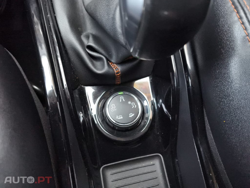 Peugeot 2008 1.2 PureTech Crossway