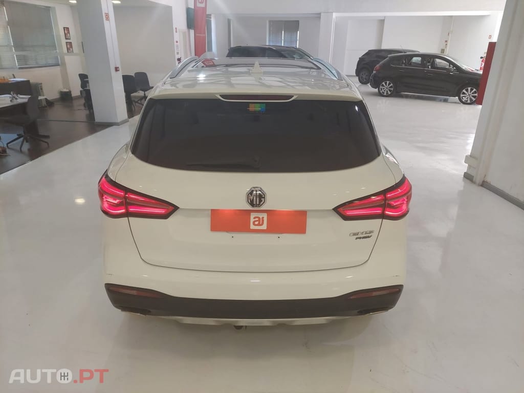 MG EHS PHEV Luxury
