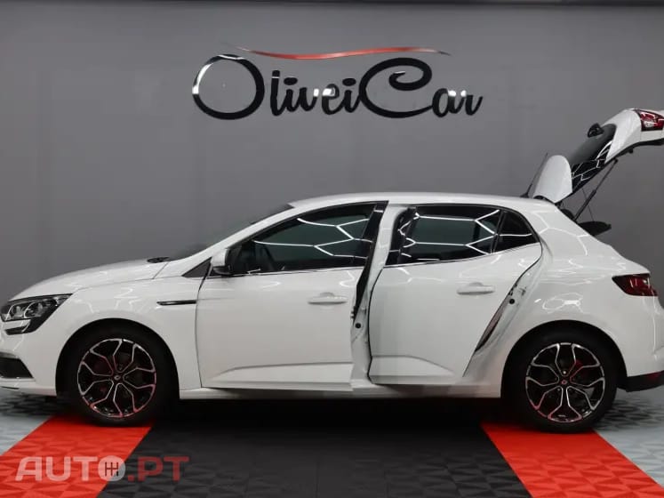 Renault Mégane 1.5 Blue dCi Limited EDC — fotografia 7