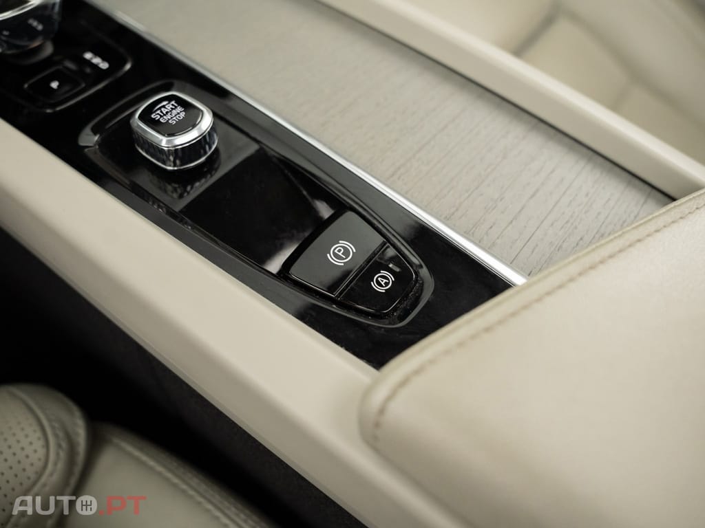 Volvo XC60 2.0 T8 PHEV Ultimate Bright AWD