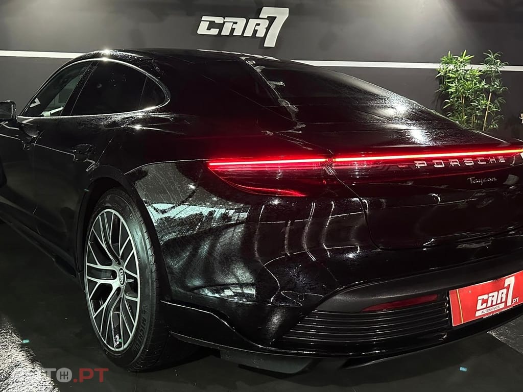 Porsche Taycan 4