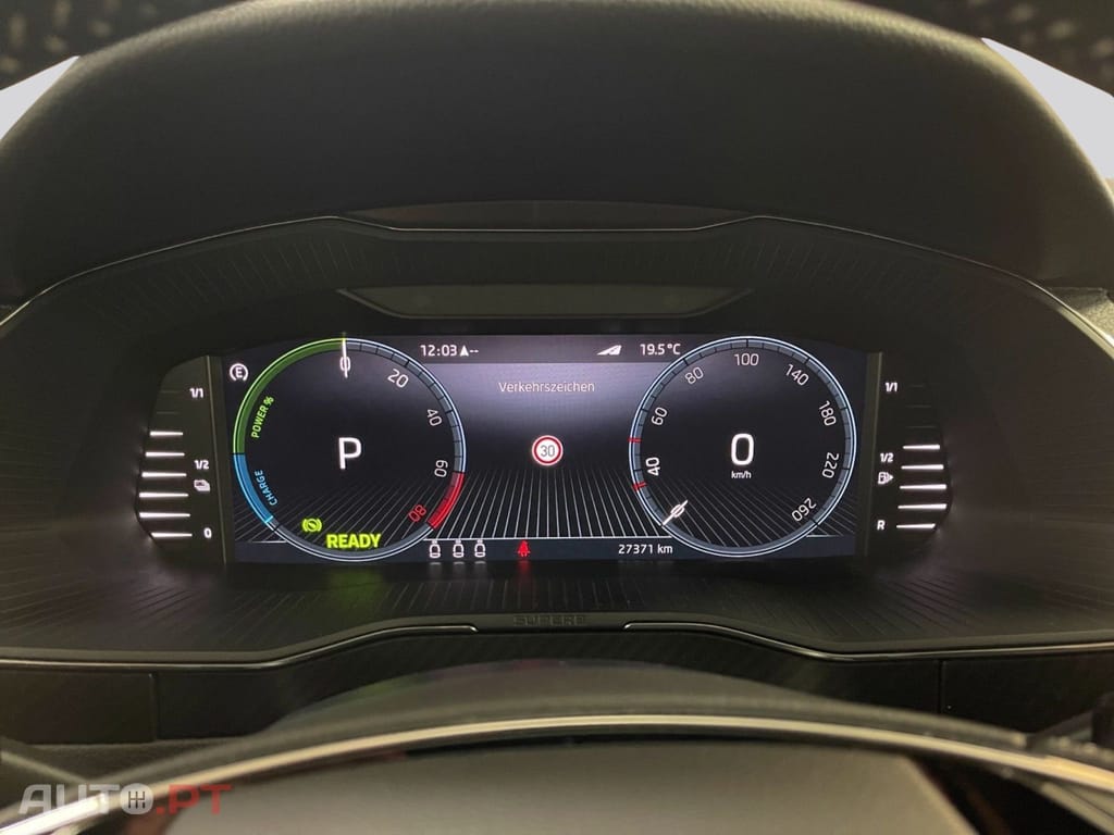 Skoda Superb Break I.V.A DEDUTIVEL 1.4 iV Sportline AHK LED 